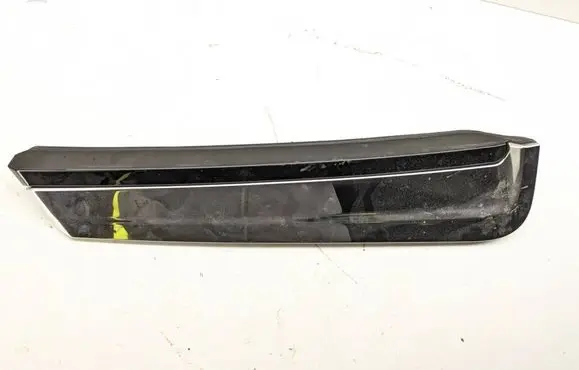 Chevrolet Tahoe (C) pillar trim 85136433