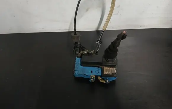 Volvo XC90 Front door lock 30634615