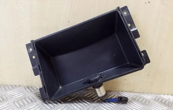 KIA Sorento Dashboard storage box/compartment 846843E700