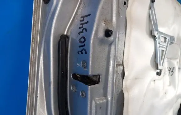 Nissan Pathfinder R51 Front door lock 80501EA000