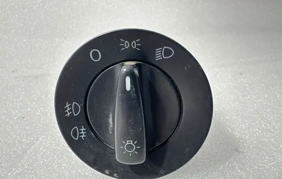 Volkswagen Golf VI Light switch 1C0941531A SPALN