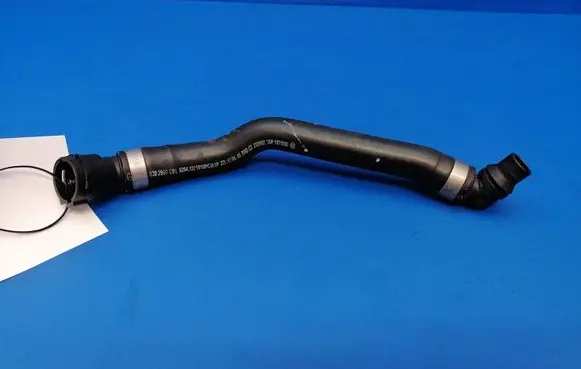Mercedes-Benz CLS C219 Engine coolant pipe/hose A2118302996