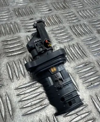 Toyota Avensis T270 Mass air flow meter 0281006092 305179148 8506408