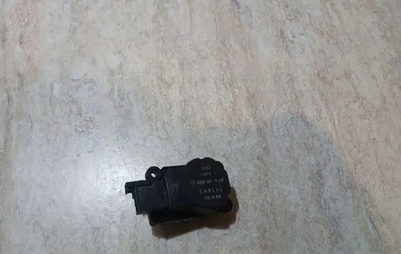 Mercedes-Benz CLK A209 C209 Air flap motor/actuator A2038201642