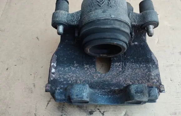 Peugeot 508 Front brake caliper 9686563280
