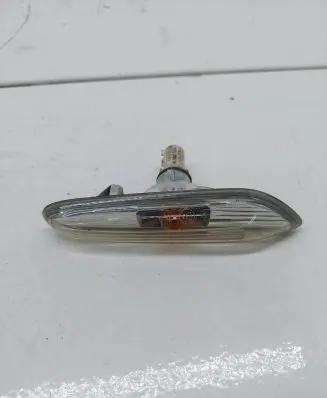 BMW 5 E60 E61 Front fender indicator light 8382104