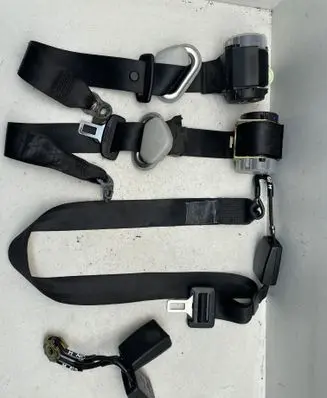 Volkswagen Golf IV Rear seatbelt 1J6857806G A2560797800 0429138