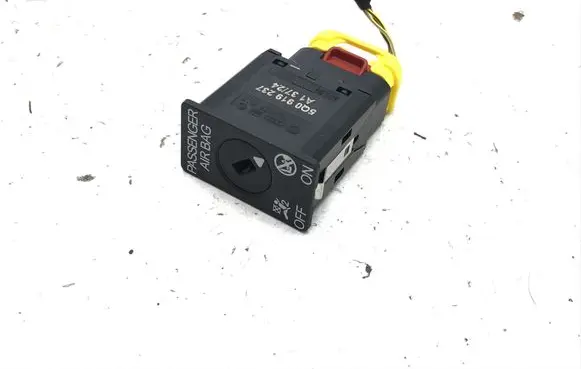 Volkswagen Tiguan Passenger airbag on/off switch 5Q0919237