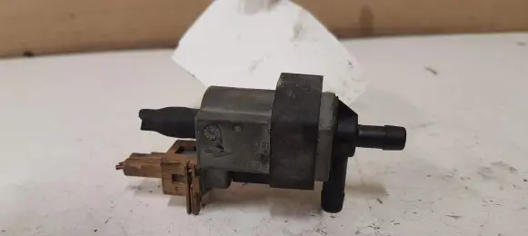 Jaguar XF X250 Vacuum valve 72268701