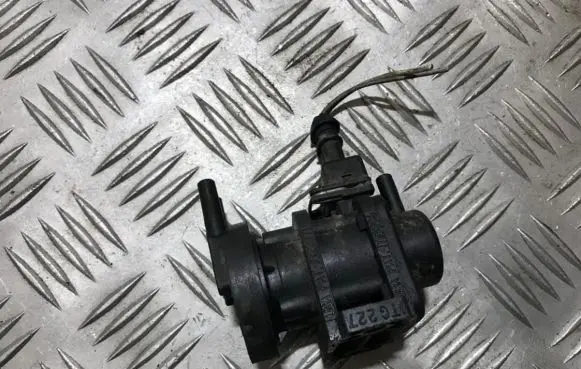 Renault Scenic I Turbo solenoid valve 7700874659