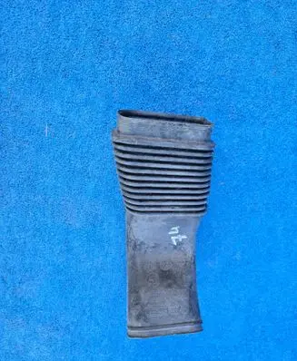 BMW X3 E83 Air intake duct part 3401555 13713401556