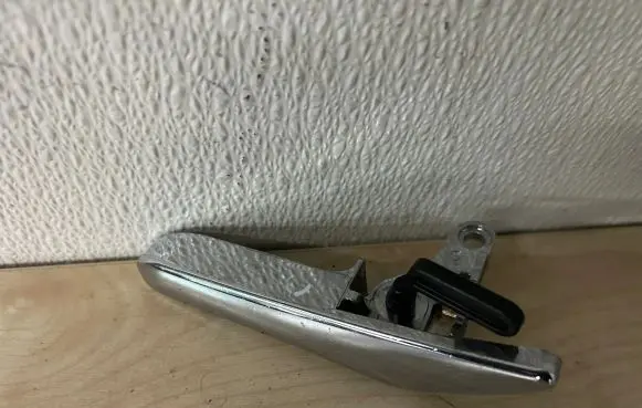 Mercedes-Benz E W211 Front door interior handle A2117660124