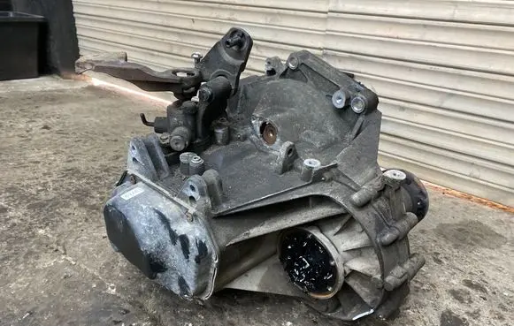 Skoda Octavia Mk2 (1Z) Manual 5 speed gearbox 02T301103AB LVN