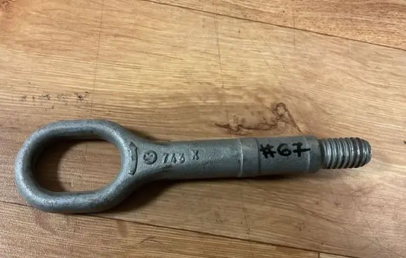 Volkswagen PASSAT B6 Towing hook eye 1T0805615