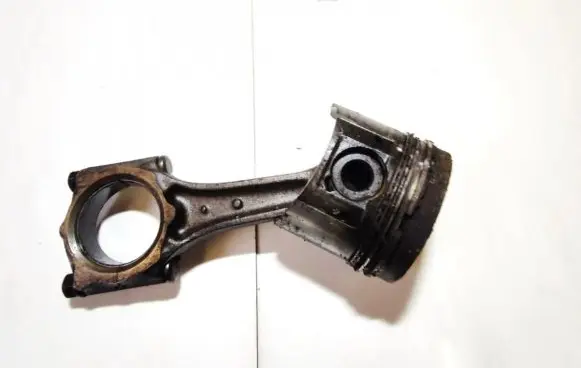 Opel Astra G Piston with connecting rod