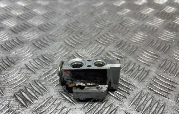 Volkswagen Golf V Air conditioning (A/C) expansion valve 1K0820679