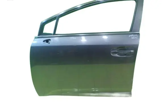 Toyota Avensis T270 Front door PRZOD LEWE