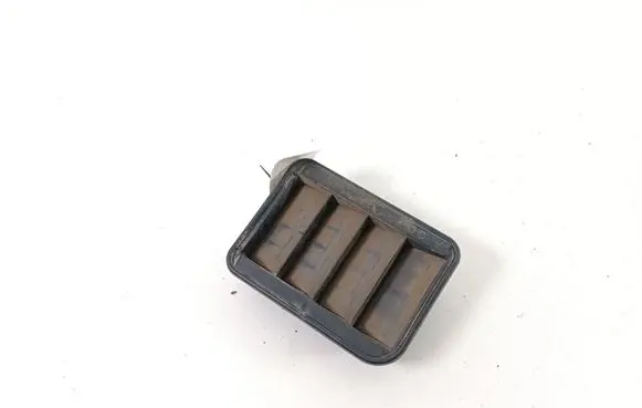 BMW 2 F46 Fender grill 9315934