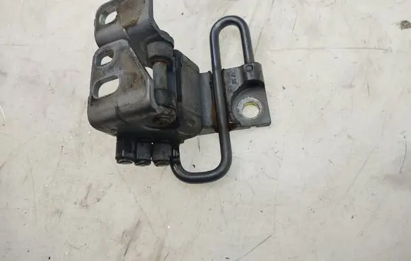 Volkswagen Golf VI Front door upper hinge 1K0831412Q
