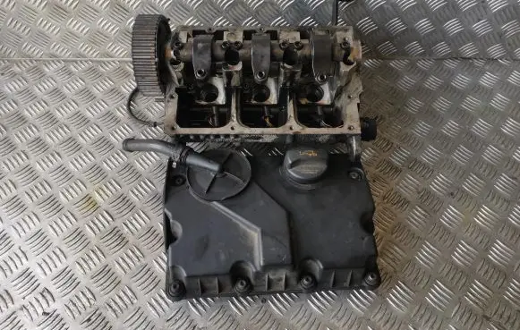 Volkswagen Polo Engine head 045103373H 045103475C 038109111E