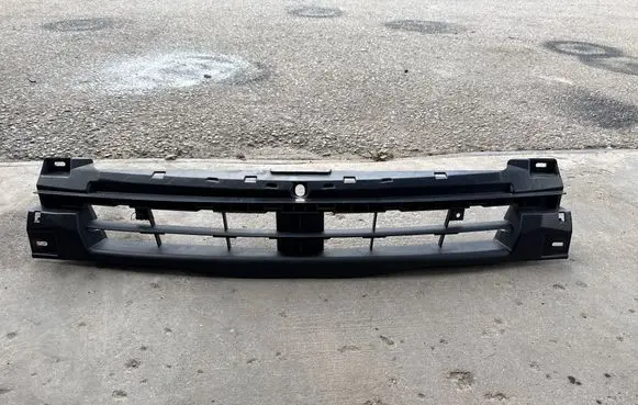 Opel Vivaro Front bumper mounting bracket 620300101R 93856003
