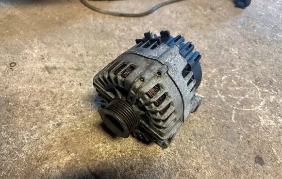 BMW 5 E60 E61 Generator/alternator 7802261 2543461B FG18S019