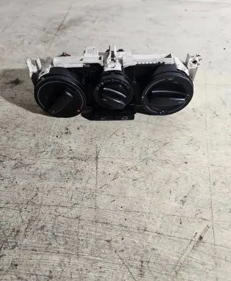 Volkswagen PASSAT B5 Climate control unit 1J0820045G
