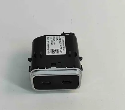 Mercedes-Benz GLS X167 USB socket connector A1678205402
