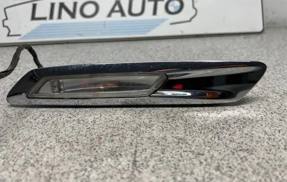 BMW 5 F10 F11 Front fender indicator light 01038702 01038704