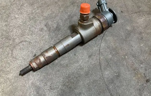 Peugeot 208 Fuel injector 0445110339 094511032