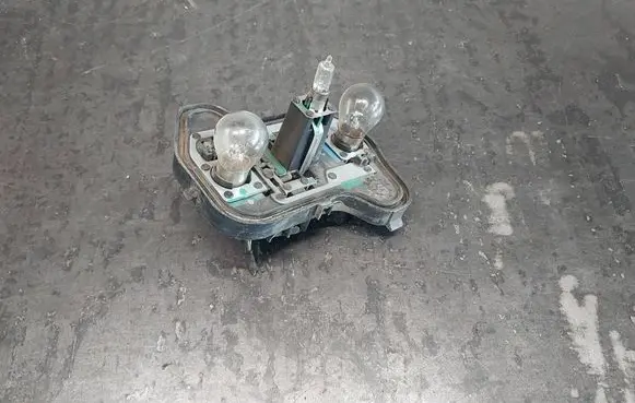 Volkswagen Golf V Tail light bulb cover holder 89031828