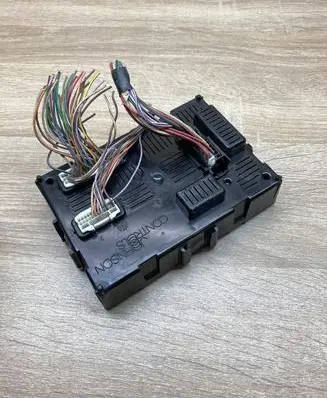 Renault Clio III Central body control module 8201054128 216693928 19759041