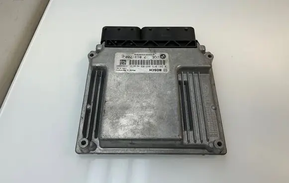 BMW 3 E92 E93 Engine control unit/module 7811700 0281015043 030255668