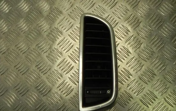 Rear air vent grill