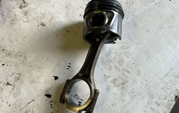 Volkswagen PASSAT B6 Piston with connecting rod