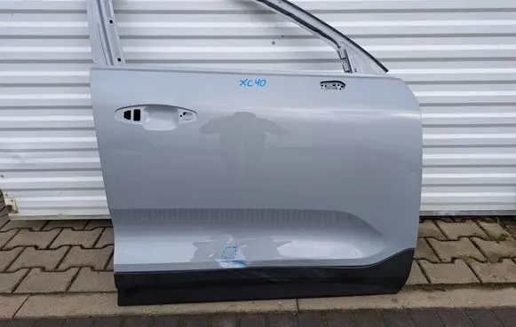 Volvo XC40 Front door