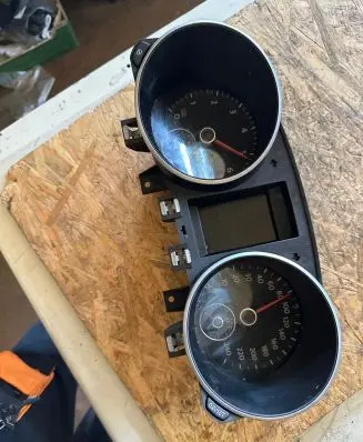 Volkswagen Golf VI Speedometer (instrument cluster) 5K0920860F