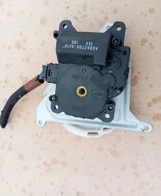 Toyota Avensis T250 Air flap motor/actuator AE0637008610