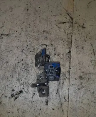 BMW 5 E60 E61 Front door lock loop/hook striker 7148705 0004