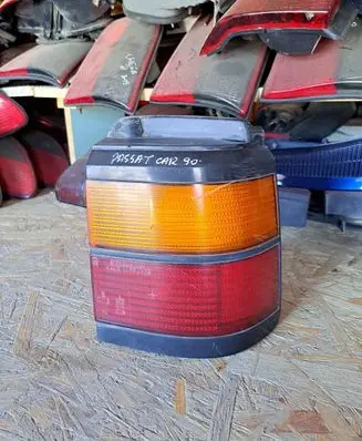Volkswagen PASSAT B3 Rear/tail lights 333945112