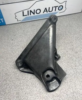 Engine mounting bracket