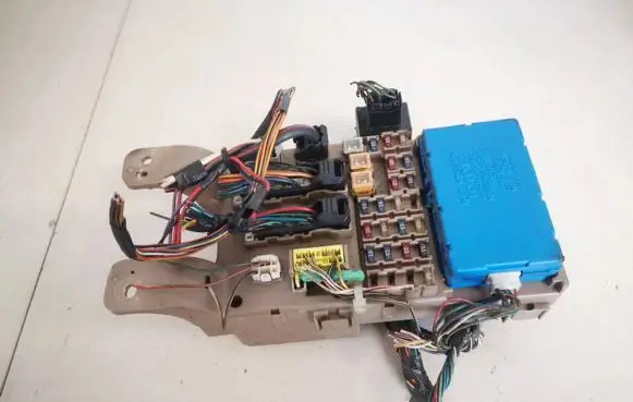 Toyota Corolla E120 E130 Fuse box set 8264102040 82641-02040