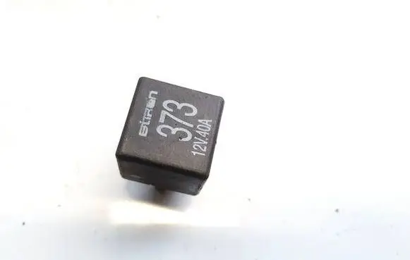 Volkswagen PASSAT B5.5 Other relay 8D0951253A 373