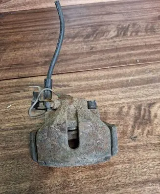 Volkswagen PASSAT B5 Front brake caliper