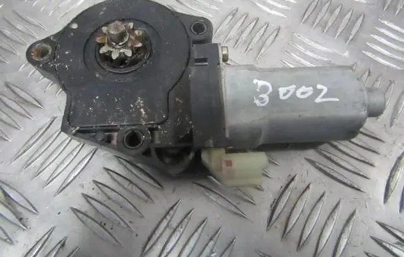Hyundai Elantra Front door window regulator motor 