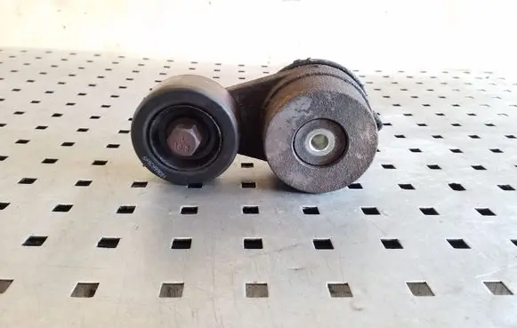 KIA Sorento Generator/alternator belt tensioner 252812F000