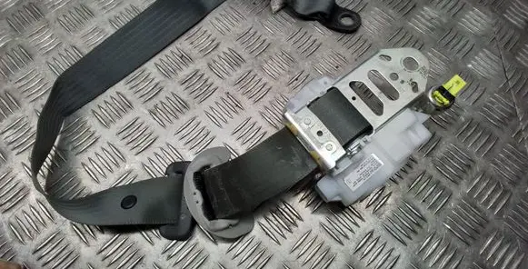Toyota Prius+ (ZVW40) Rear seatbelt 0538156
