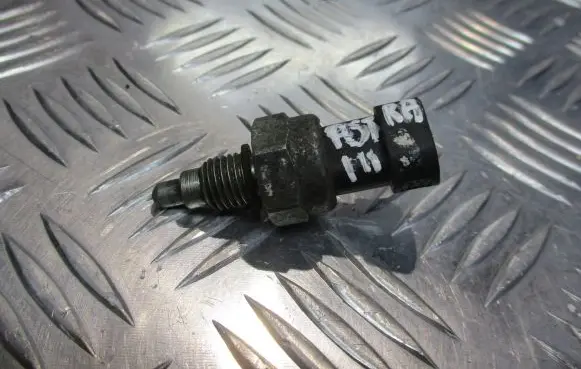 Opel Astra H Reversing light switch sensor 