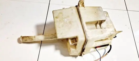 Windshield washer fluid reservoir/tank