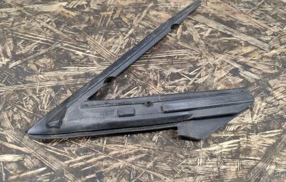 Infiniti G35 Rubber seal front coupe door 